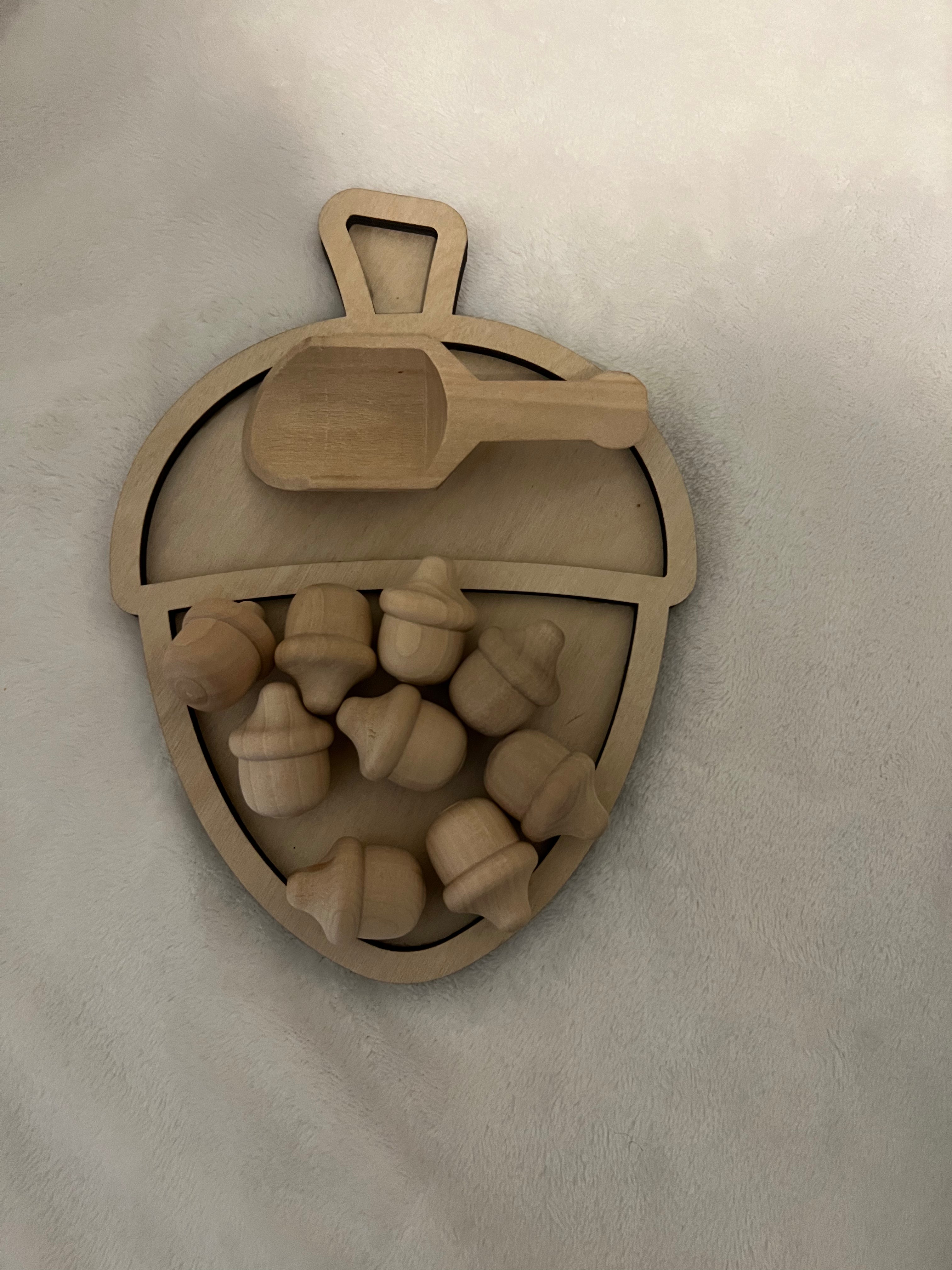 Acorn sorting tray with 10 acorns and scoop